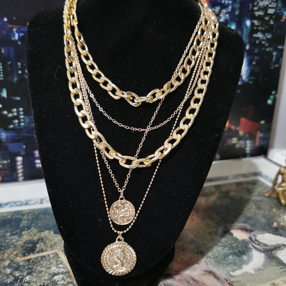 Affordable Fashion Finds Jewelry - Layered Necklace